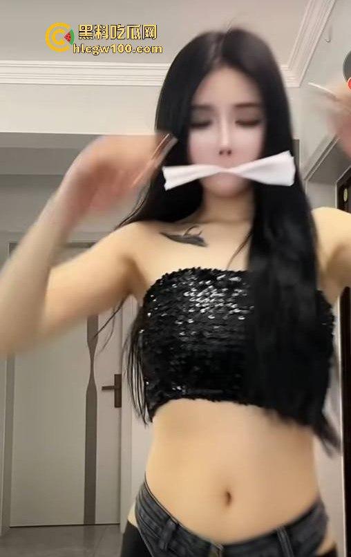 快手【药花姐姐】直播间公然玩自慰，白虎骚穴一览无遗不懂行的还傻傻的就只盯着快手看，主播真会玩！！-7