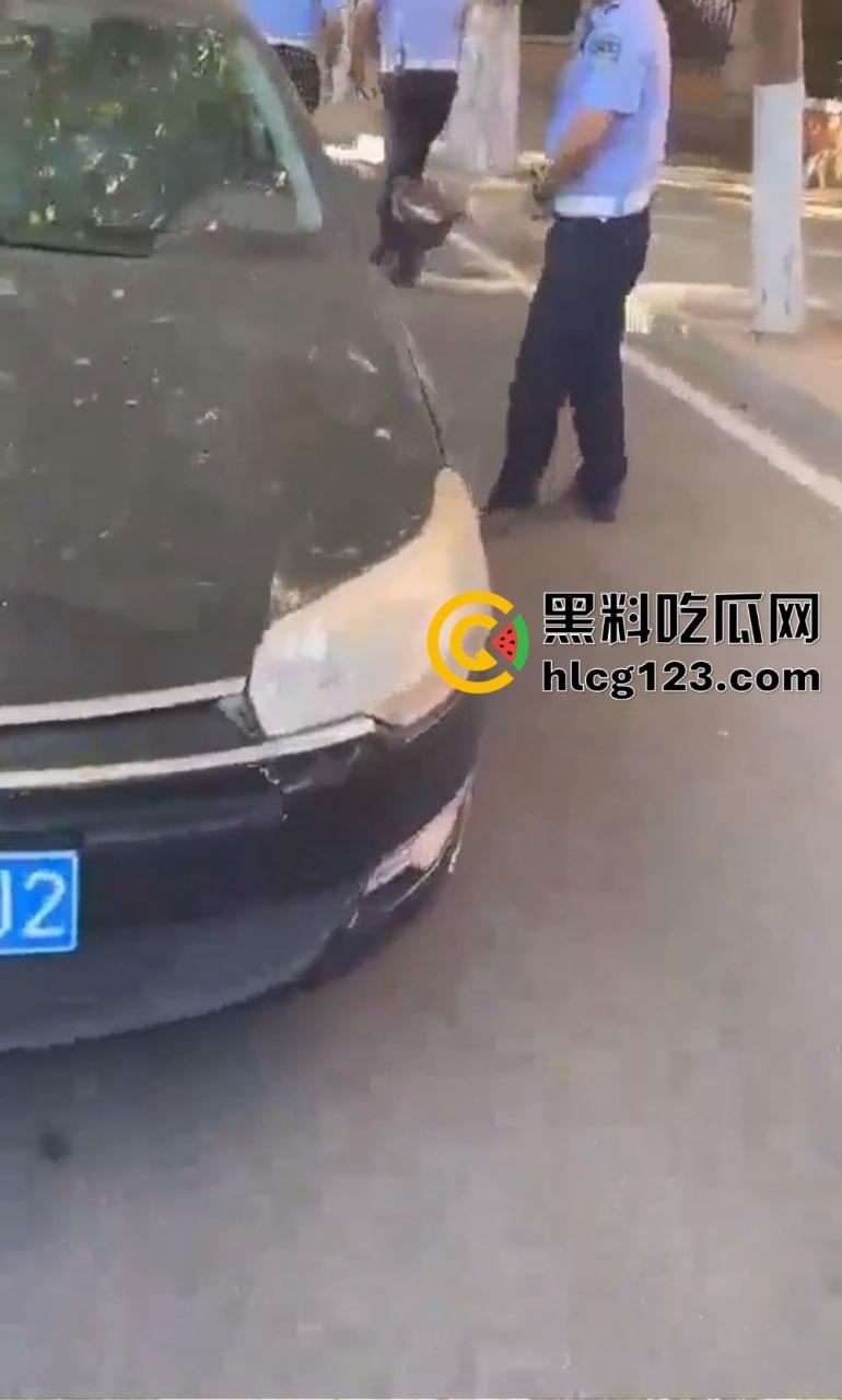 青岛逆行真是人才辈出！路虎女、辅警哥轮番上演，看来考事业编得先学会逆行！-7