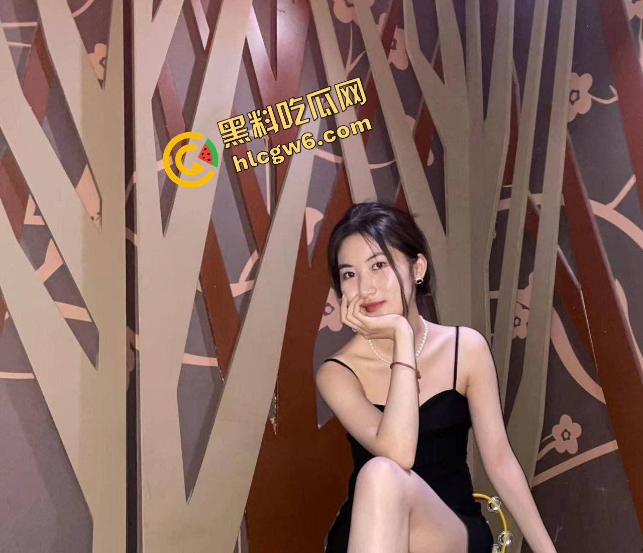 北京通州宋庄区小巷子骚逼鸡婆『周媛』粉穴贱逼3张就能操！口爱单男后操爆怼骚臀！原创独家流出！-6