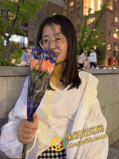 贵州贵阳中学女老师『俞小燕』讲台女神人后变母狗,丝袜跪舔被写满贱货等字,全身捆绑求双修!-1