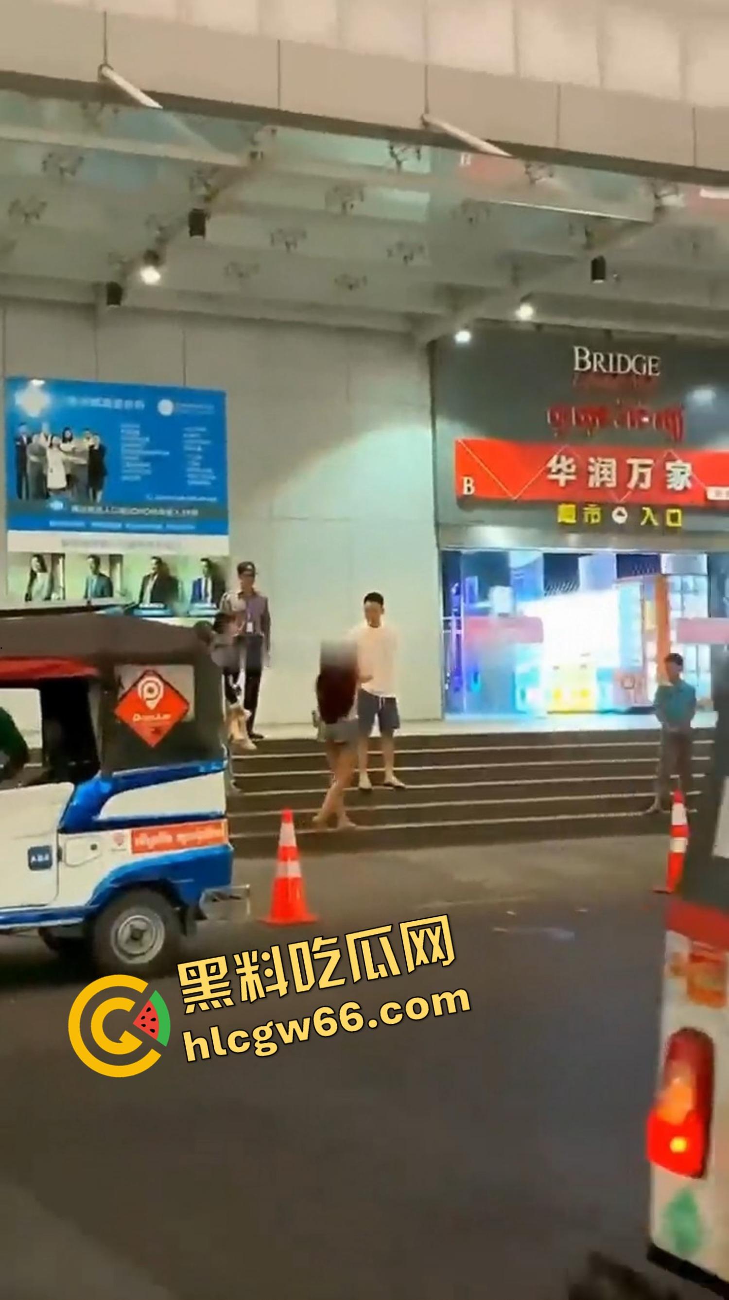 金边中国男子网恋奔现，一口一个宝贝，结果见面要开炮竟发现对方是拼刺刀选手，破防当街狂殴15分钟！-11