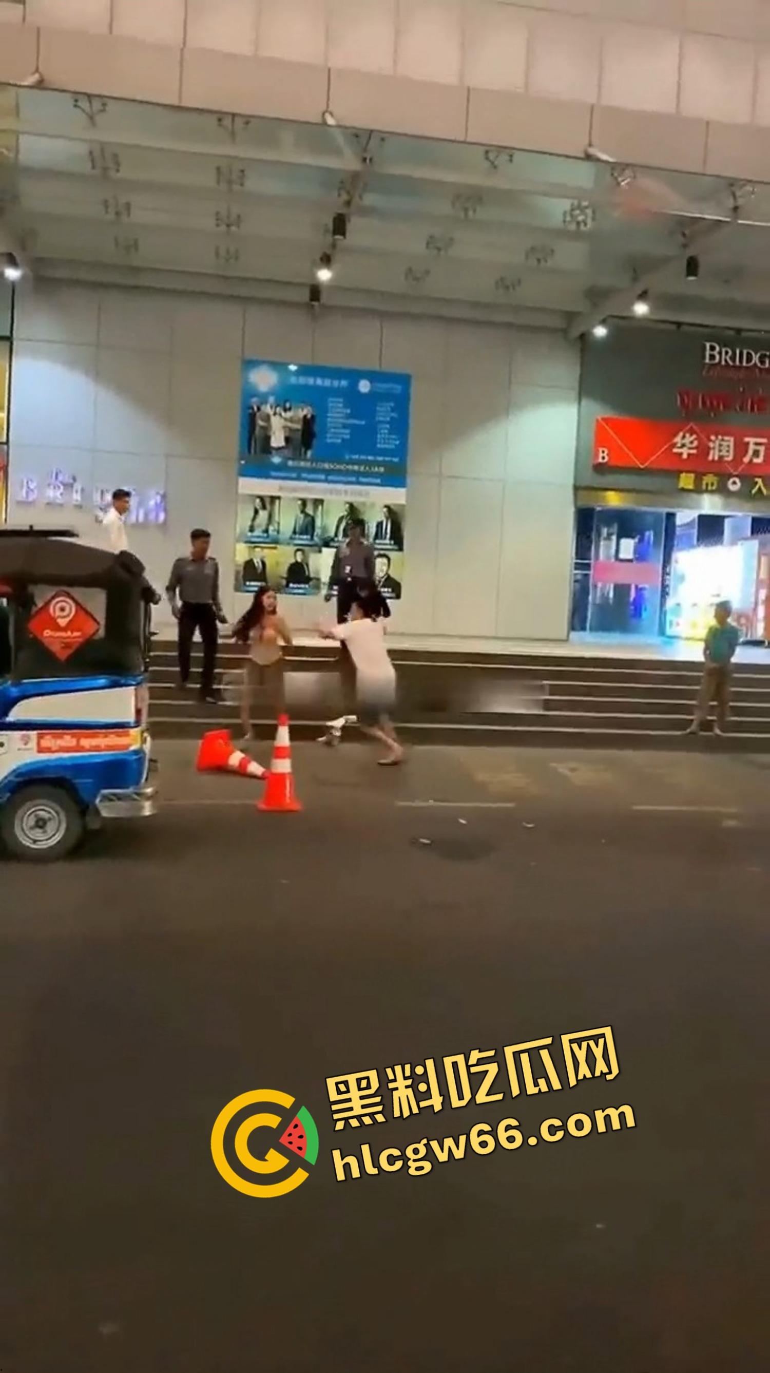 金边中国男子网恋奔现，一口一个宝贝，结果见面要开炮竟发现对方是拼刺刀选手，破防当街狂殴15分钟！-15