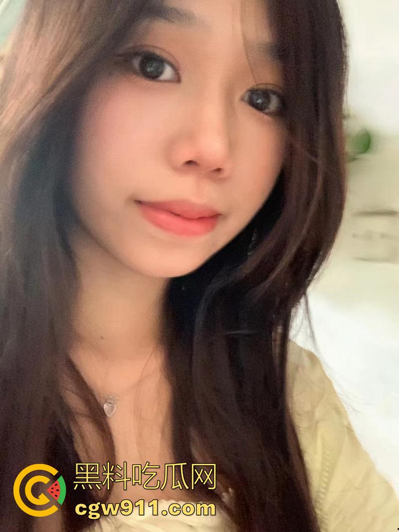 广西柳州极品嫩妹【欢欢】，高颜值美腿尤物，细腰翘臀美乳诱人，居家全裸勾引渴望被包养！-1