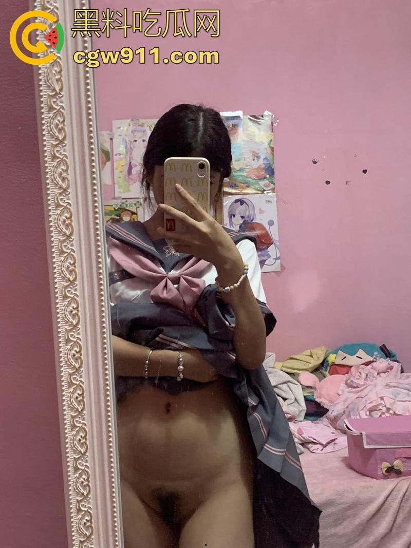 广西柳州极品嫩妹【欢欢】，高颜值美腿尤物，细腰翘臀美乳诱人，居家全裸勾引渴望被包养！-8