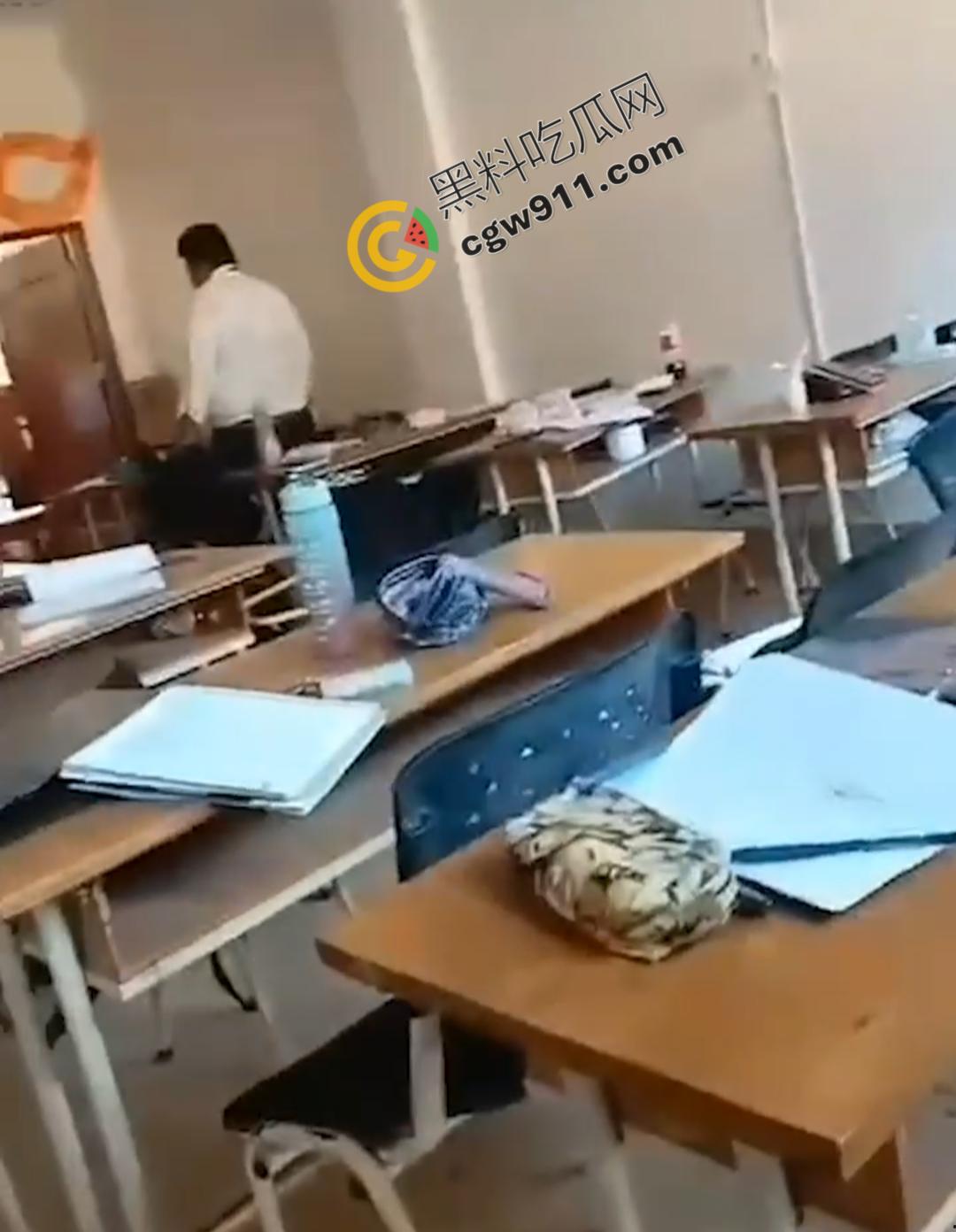 国外大瓜！校园教室内惊现血案，男子疯狂捅刺女同学数十刀，现场无人敢制止的可怕一幕-10