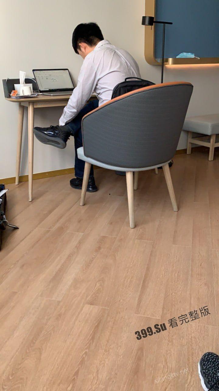 反差人妻母狗出轨 被渣男PUA 大尺度性爱视频流出  大量生活照和结婚照 甚至孕照 通通大曝光-15