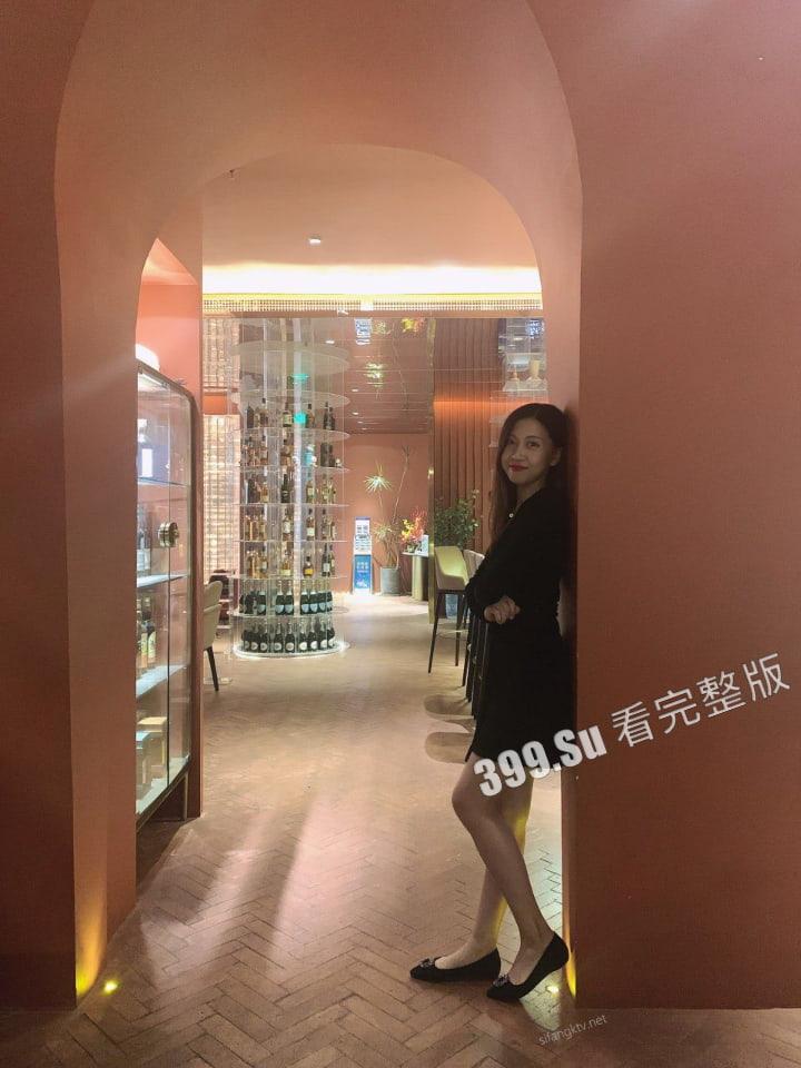 反差人妻母狗出轨 被渣男PUA 大尺度性爱视频流出  大量生活照和结婚照 甚至孕照 通通大曝光-19