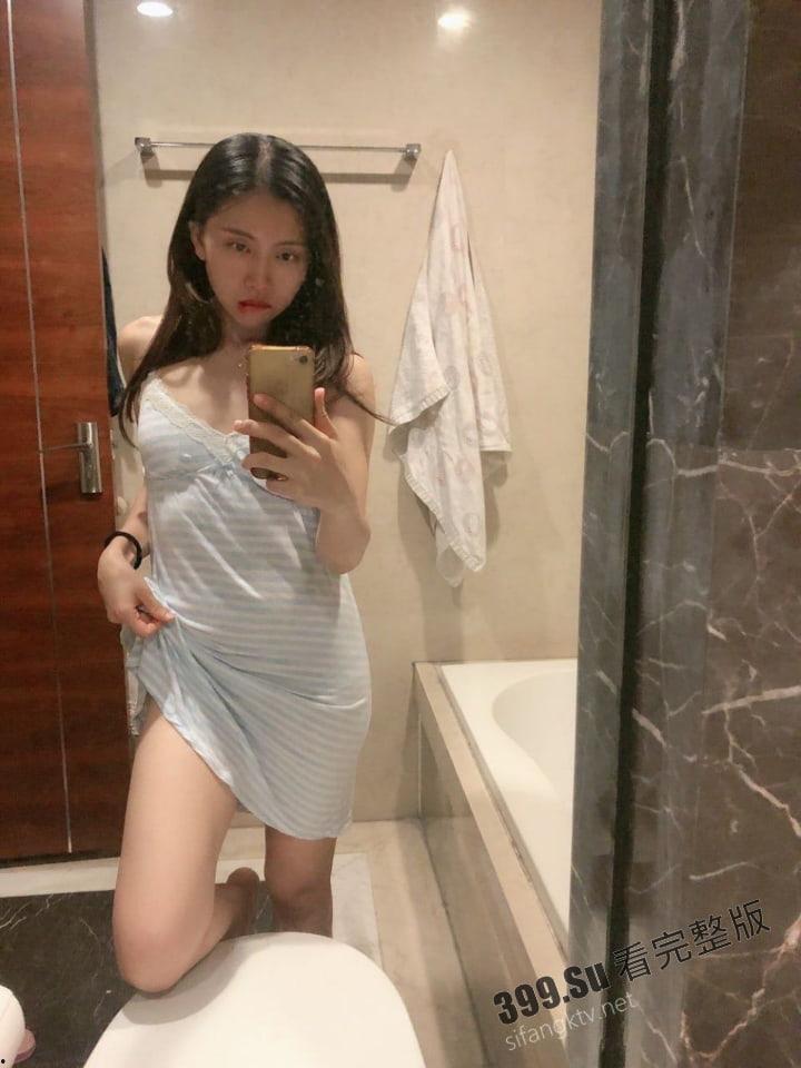 反差人妻母狗出轨 被渣男PUA 大尺度性爱视频流出  大量生活照和结婚照 甚至孕照 通通大曝光-32