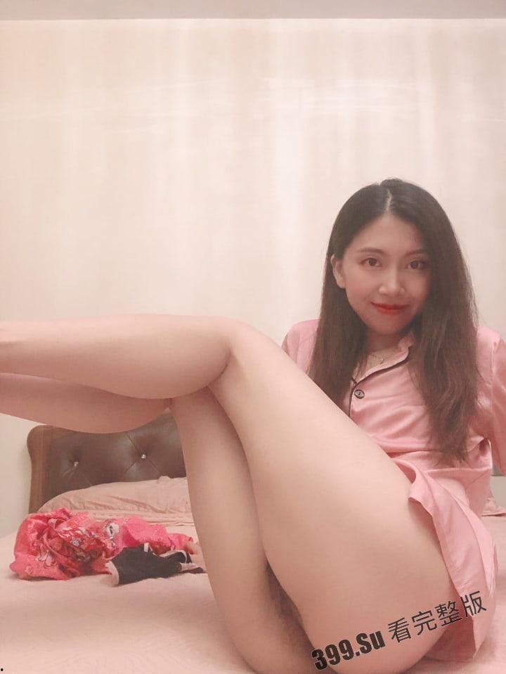 反差人妻母狗出轨 被渣男PUA 大尺度性爱视频流出  大量生活照和结婚照 甚至孕照 通通大曝光-48