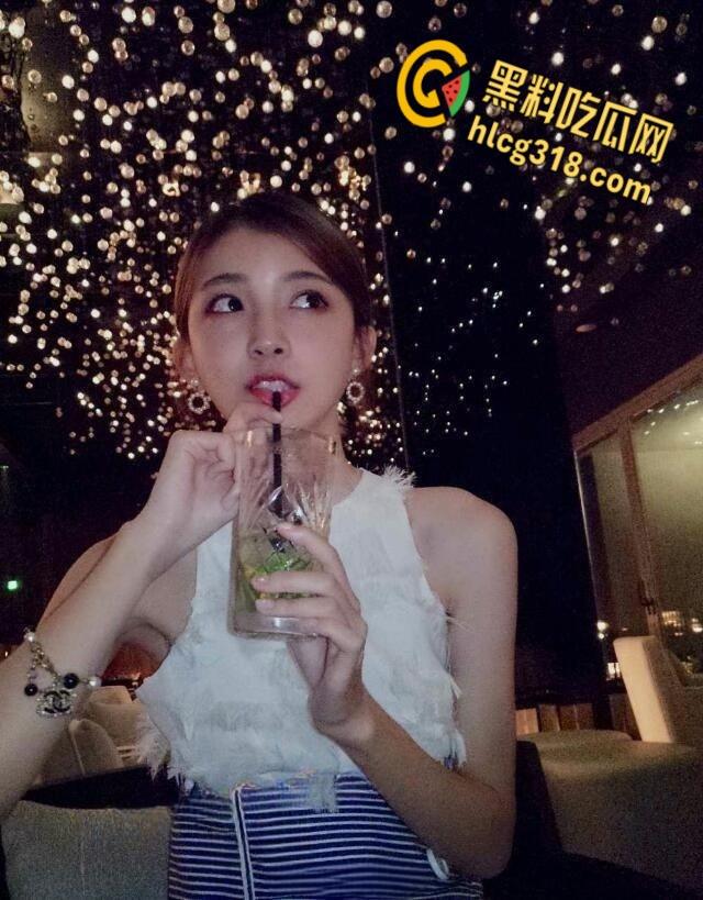 上海师范大学校花【陈伟】，口交时淫荡眼神真诱人，女上激情摇摇车 , 厌世脸母狗真欠操！-2