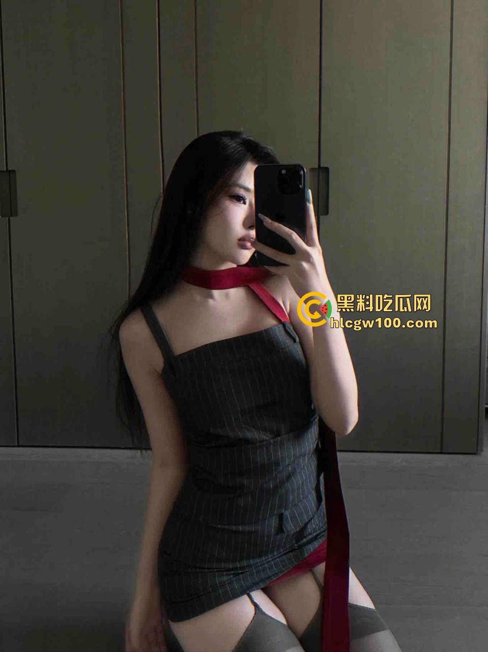 推特福利姬【不是丸子】被封足交圣体,丝袜美足按到人爽飞,肥臀粉鲍骚气满满,这年头鲍鱼不粉都不好意思当福利姬!-4