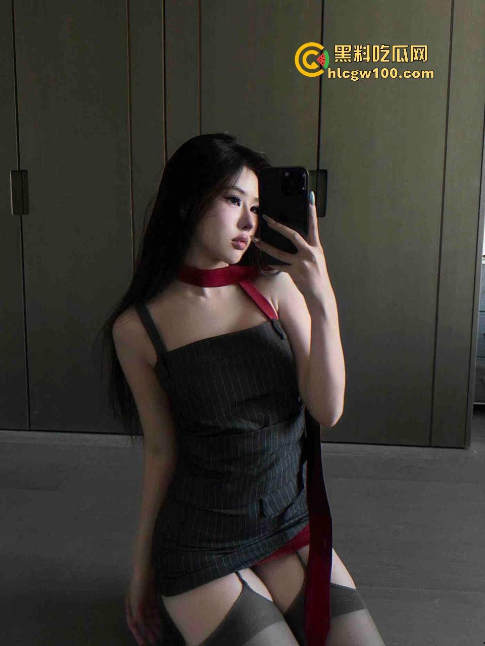 推特福利姬【不是丸子】被封足交圣体,丝袜美足按到人爽飞,肥臀粉鲍骚气满满,这年头鲍鱼不粉都不好意思当福利姬!-6