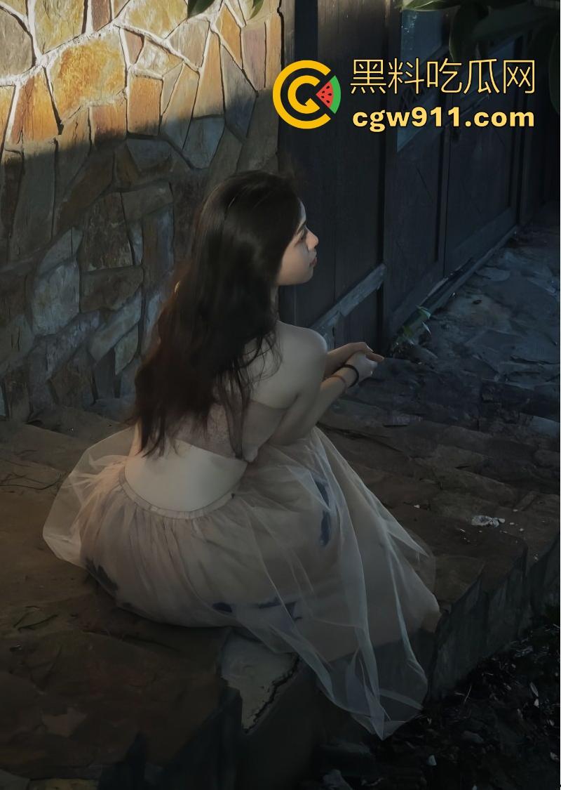 济南科技学大学情侣做爱视频流出，超高颜值极品身材小女友，情趣黑丝诱人，白嫩肥臀疯狂榨精，浪叫不断！-3