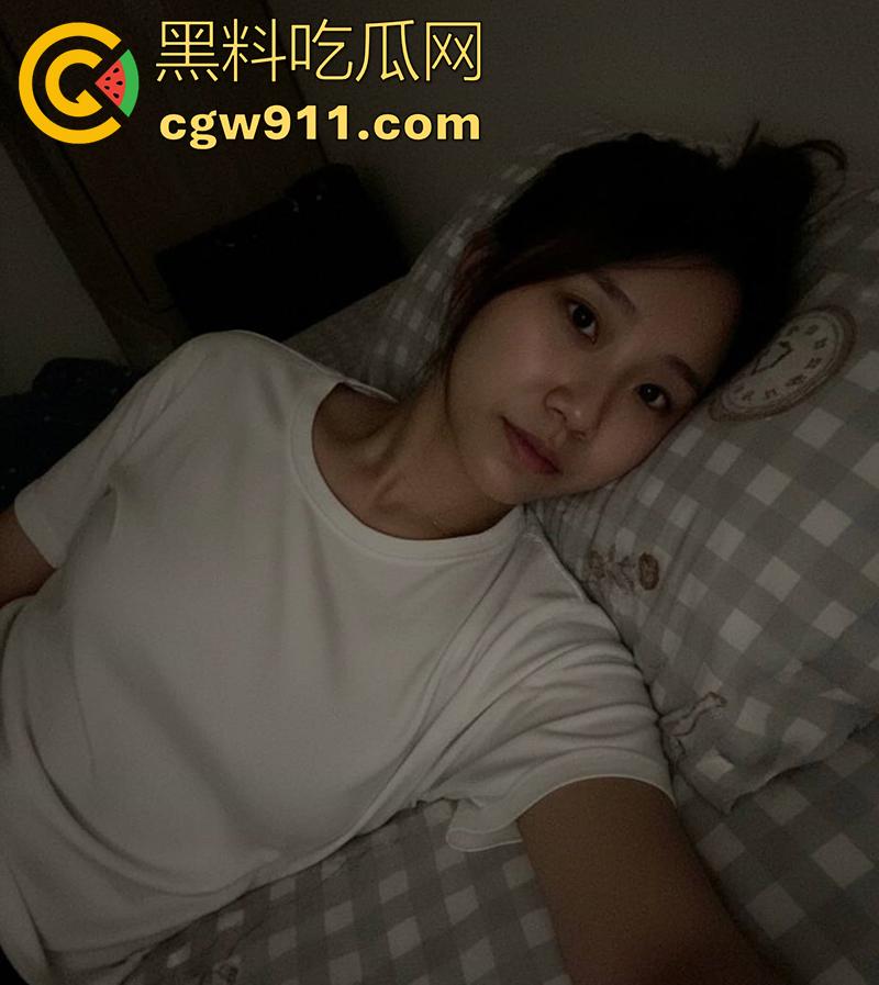 湾湾极品母狗ins裸照，大秀粉嫩白虎穴，渴望找一个大陆男友，颜值清纯翘臀肥嫩，有没有想试一下的？-3