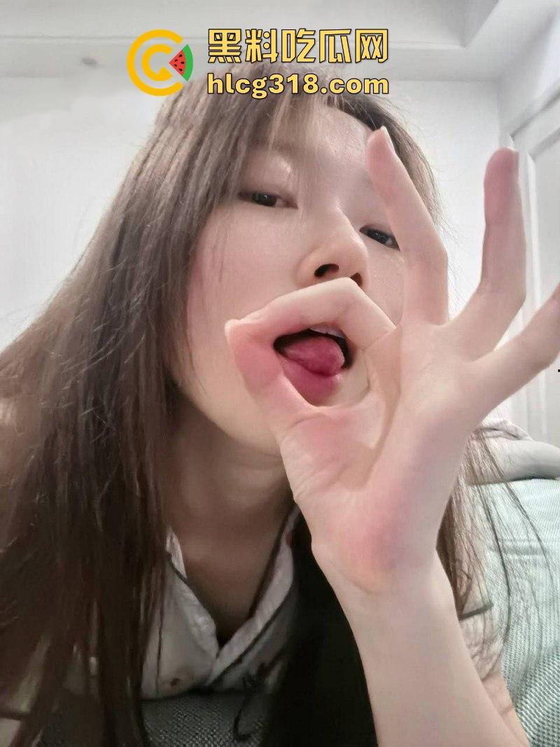 辽宁师范大学【彦雯静】娇嫩玉足玩弄大屌，自拍粉穴抚摸自慰，骚逼湿透淫态毕露！-3