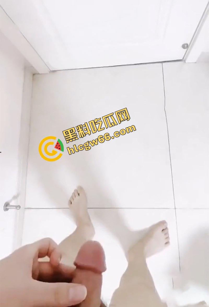 海角最真实刺激的偷情!美女邻居辅导儿子写作业时被大神偷偷后入 高潮内射压抑淫叫 险些被发现!-13