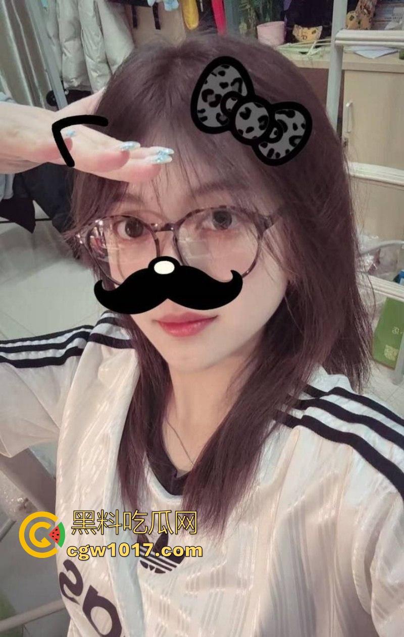 苏州大学学生会会长【李雯雯】不良视频曝光，宿舍发骚揉奶勾引，酒店深喉后入，这身材这颜值不知道的以为是外围呢！-1