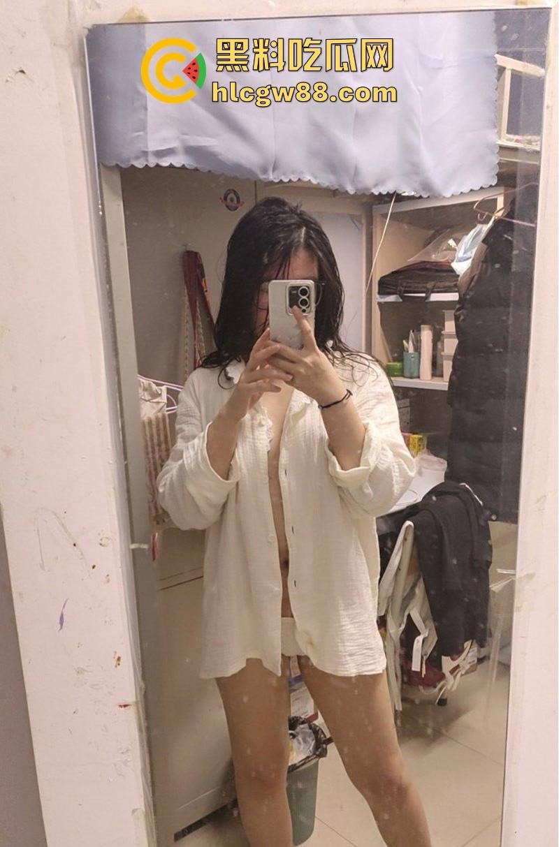 洛阳师范学院【王钦辉】肥臀眼镜骚母狗 被绿帽男友带出去群交约炮 并分享私拍视频供大家欣赏-3