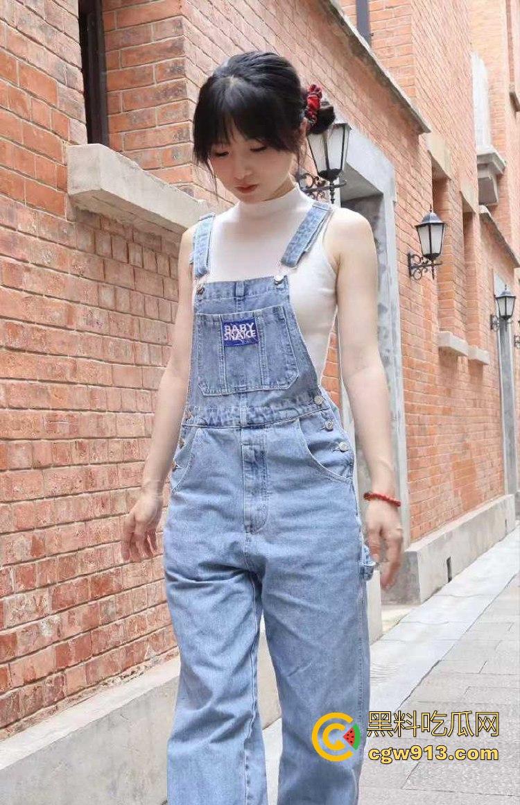 长沙极品少妇【李琴】约炮视频曝光，穿紫色情趣内衣发骚，狗链调教边操边用皮鞭抽打，淫荡到让人鸡巴发硬！-5