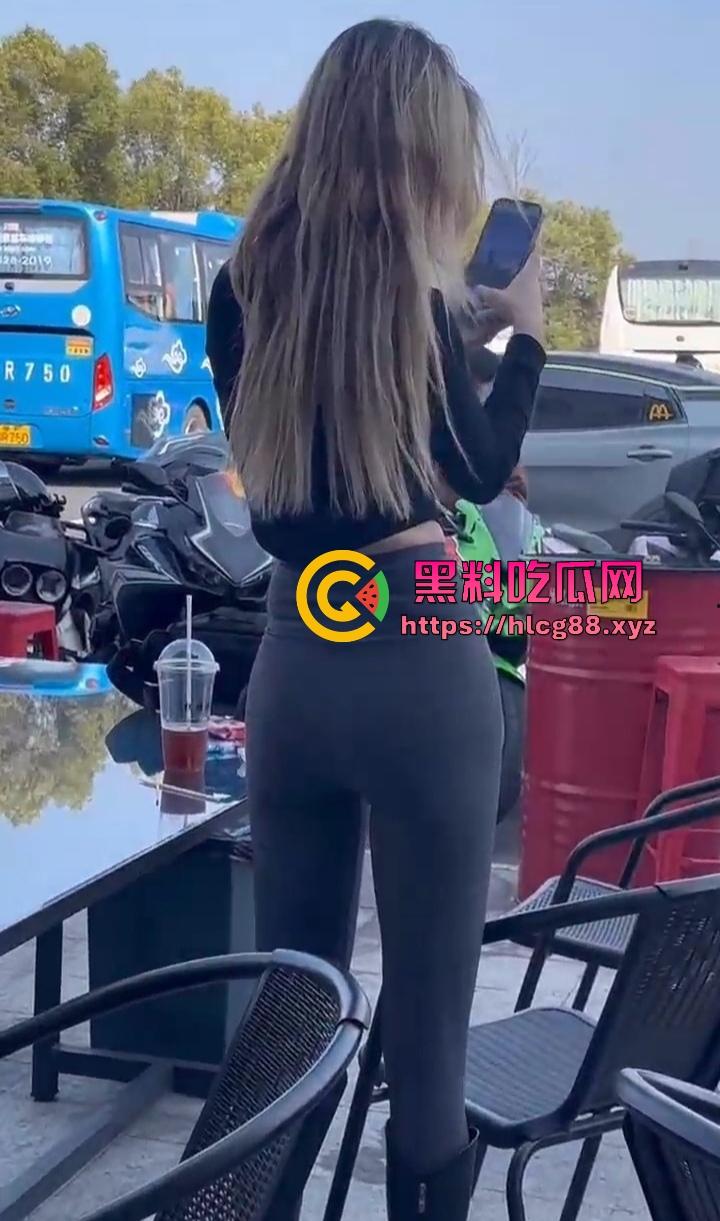 常州奥体又一女骑炸街陨落,10来个精神小伙见了B就跟丧尸一样围追堵截 结果姑娘压弯翻车 直接游戏结束!-9