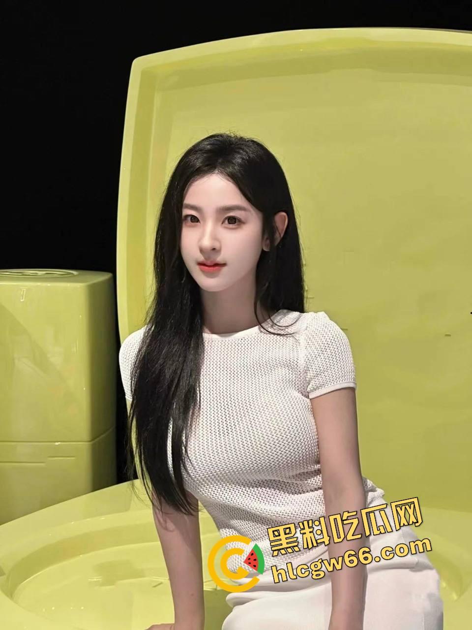 逼门开口会呼吸,精神小妹现场放逼技惊呆全场,骚穴噗噗响成骚乐队,简直活体吹风机!-1