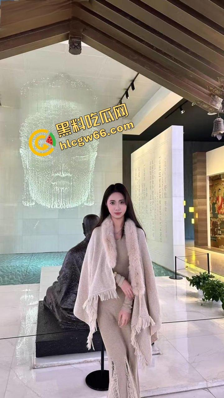 成都大学仙女校花【梁兴丽】02年嫩妹主动掰逼求操,约炮调教片疯传,成全网共享小肉便器!-4