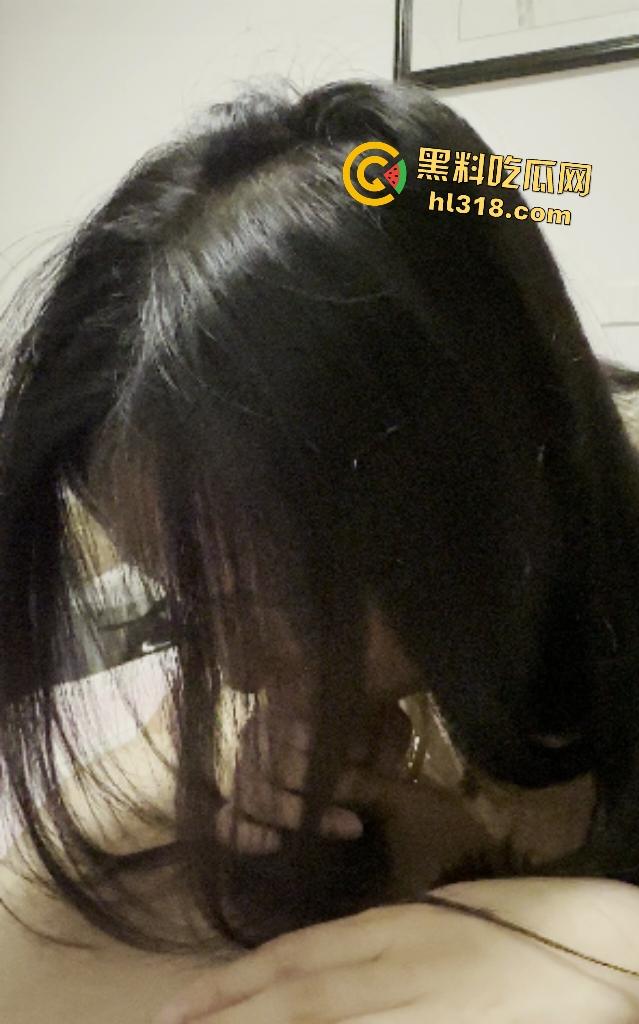 苏州保险女销售【薛千】为了开单涨业绩!全身樱桃“装备”,用樱桃小嘴口客户鸡巴,樱桃逼快被撑烂了!-4