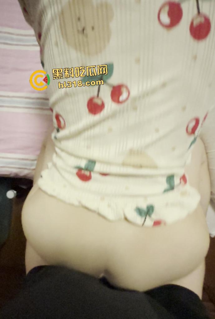 苏州保险女销售【薛千】为了开单涨业绩!全身樱桃“装备”,用樱桃小嘴口客户鸡巴,樱桃逼快被撑烂了!-8