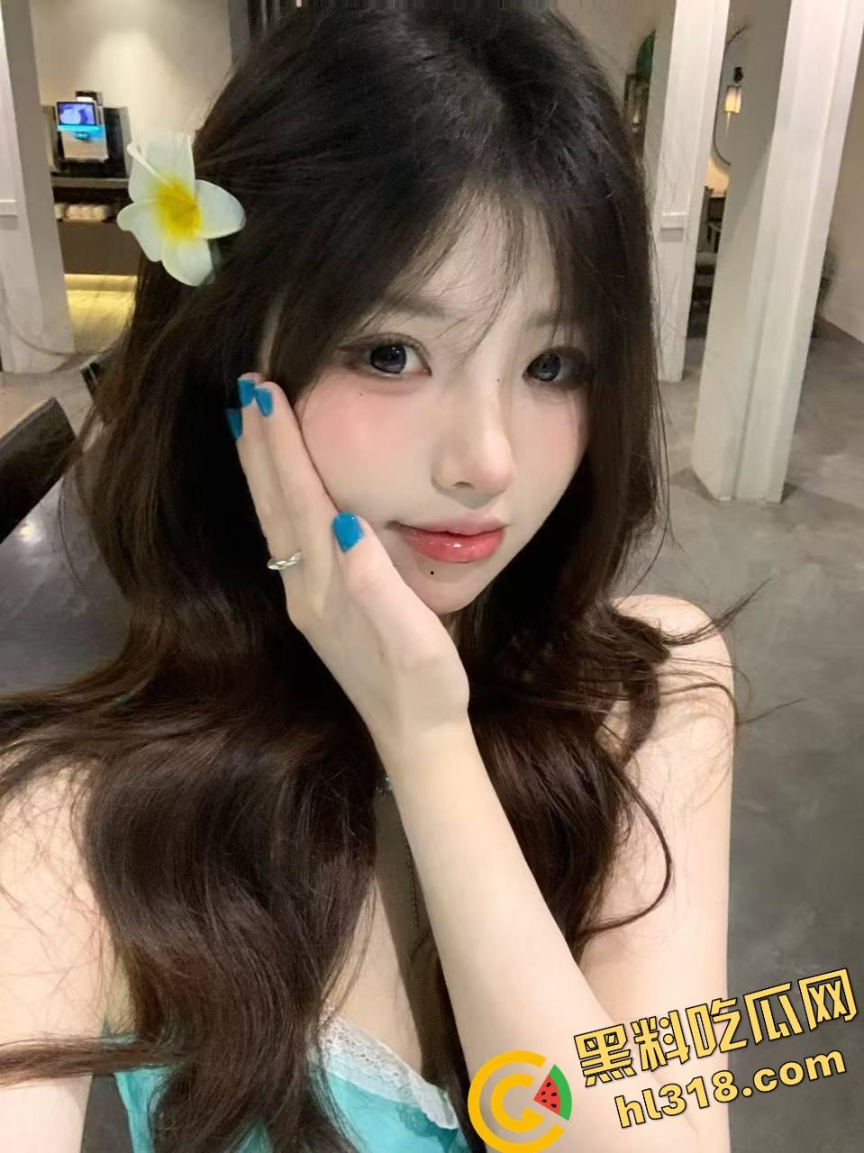 38D大奶乳交什么体验？两坨肉球包裹鸡巴肉球一夹，鸡儿消失不见，摩擦感顶到爆，男人只想一直夹着！-1