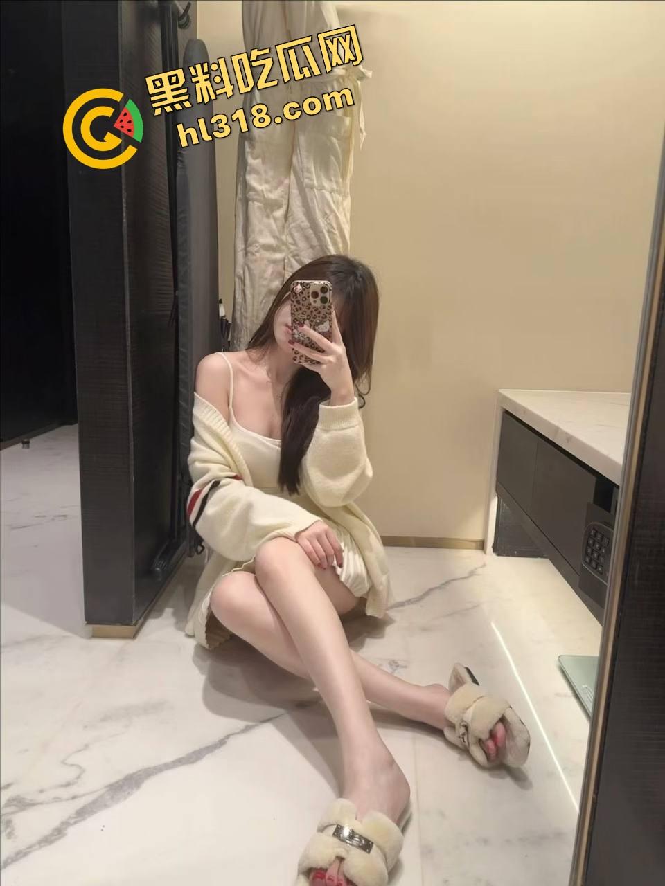 38D大奶乳交什么体验？两坨肉球包裹鸡巴肉球一夹，鸡儿消失不见，摩擦感顶到爆，男人只想一直夹着！-5