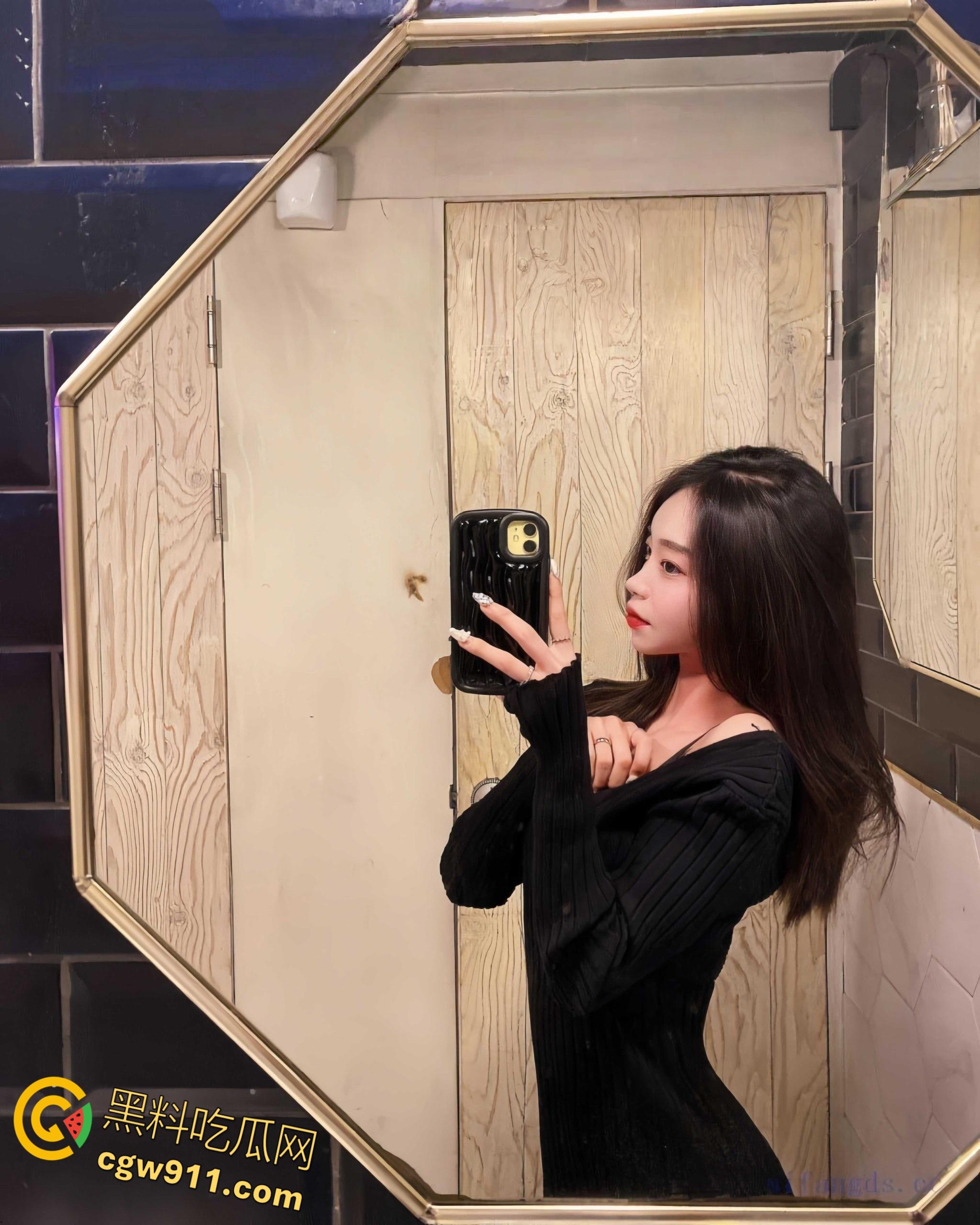 江浙沪假名媛大学生，骚母狗勾搭富二代失败被嘲笑，温泉酒店全裸泳装自拍，扒开珍珠丁字裤骑乘自慰！-7