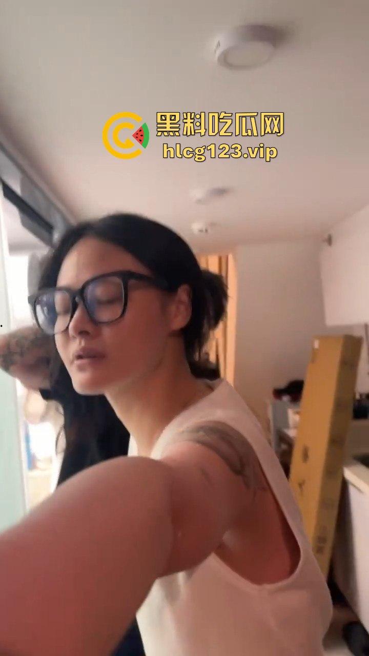 汕头知名男歌手【七万】出轨实锤!原配抓小三怒薅头发,七万护小三被骂软饭男!-7