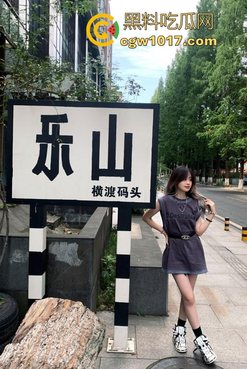 南京航空大学清纯学姐【刘希然】曾经的乖乖女如今套着项圈，骚穴被塞满精液，变成摇臀求操的小母狗！-1