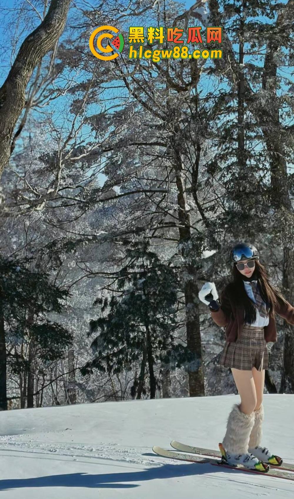 骑行媛已成历史，滑雪媛2025年全面上线，云顶滑雪场美女云集，白天滑雪，晚上开房身上滑！-28