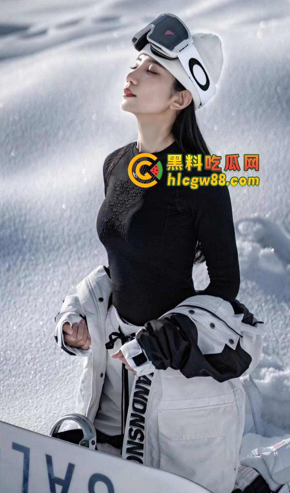 骑行媛已成历史，滑雪媛2025年全面上线，云顶滑雪场美女云集，白天滑雪，晚上开房身上滑！-34