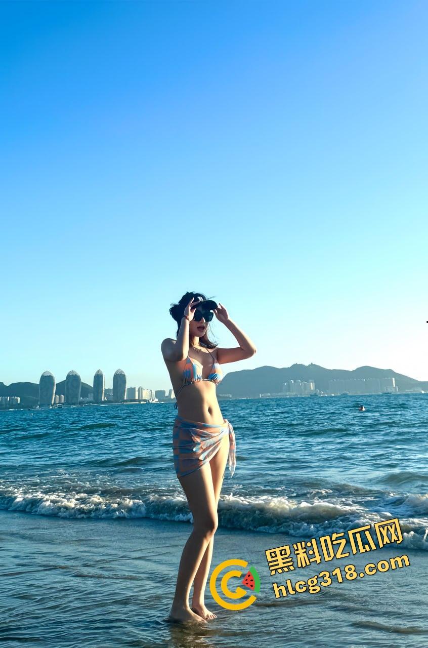 厨房忍不住操老婆，直接在厨房台子上舔骚逼吸奶子，小手指插穴玩到高潮，家里哪都能干！-2