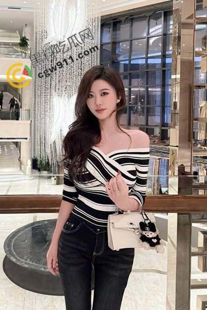 海角乱伦大神偷吃小姨子！主动挑战户外露出大冒险，深夜公厕上演激情性爱，差点被发现吓到不行-3