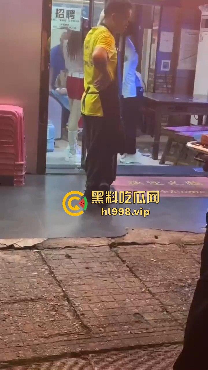 湖北武汉60岁大爷网恋奔现太激动！见红裙女子血压飙升，直接送医院抢救！-1