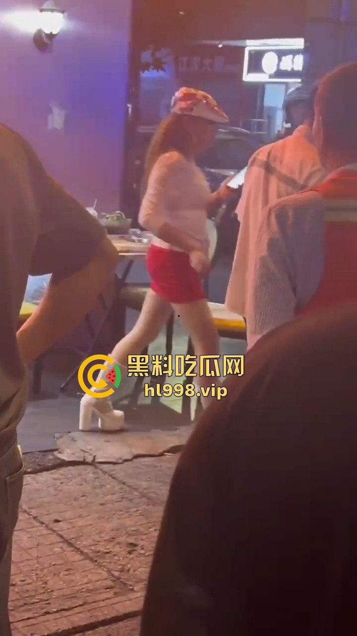 湖北武汉60岁大爷网恋奔现太激动！见红裙女子血压飙升，直接送医院抢救！-6