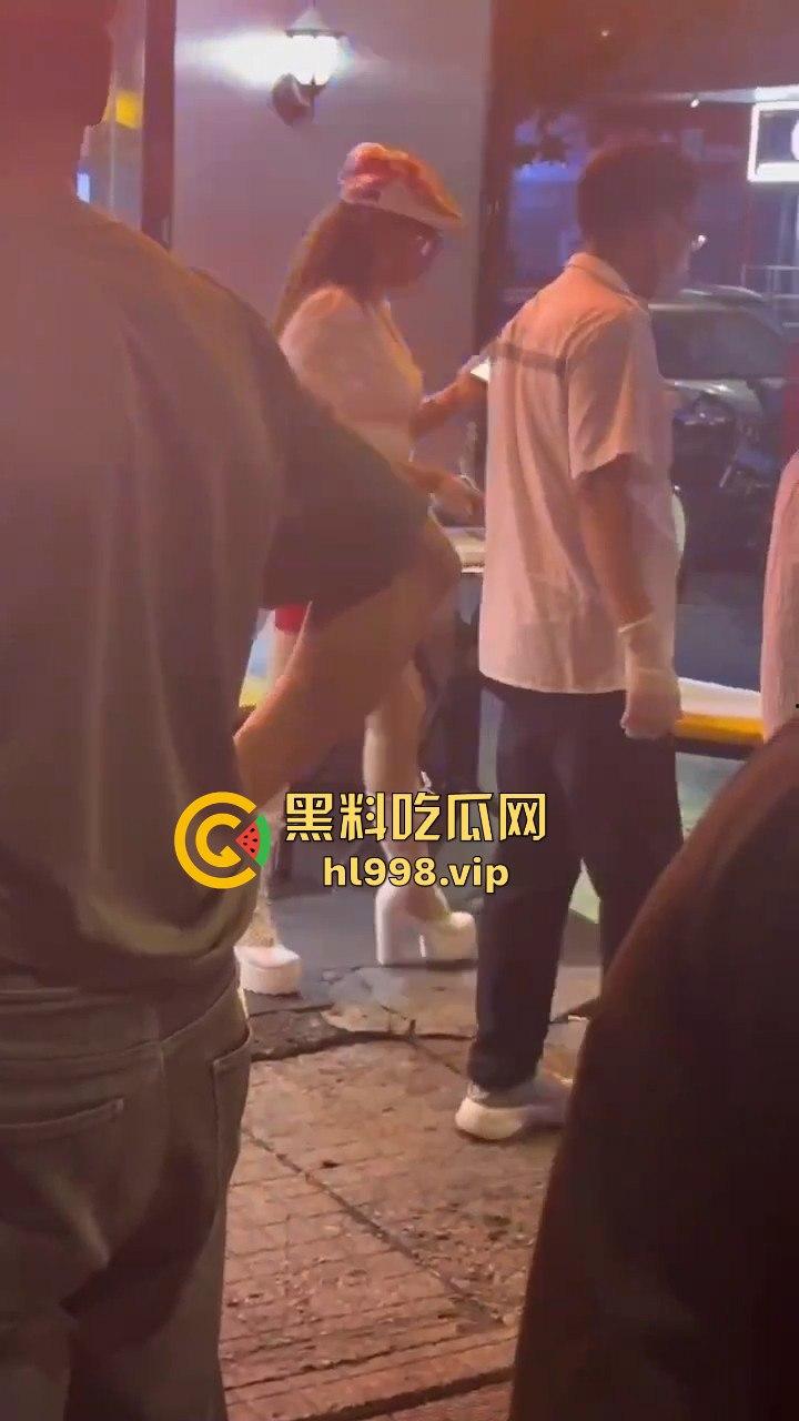 湖北武汉60岁大爷网恋奔现太激动！见红裙女子血压飙升，直接送医院抢救！-9