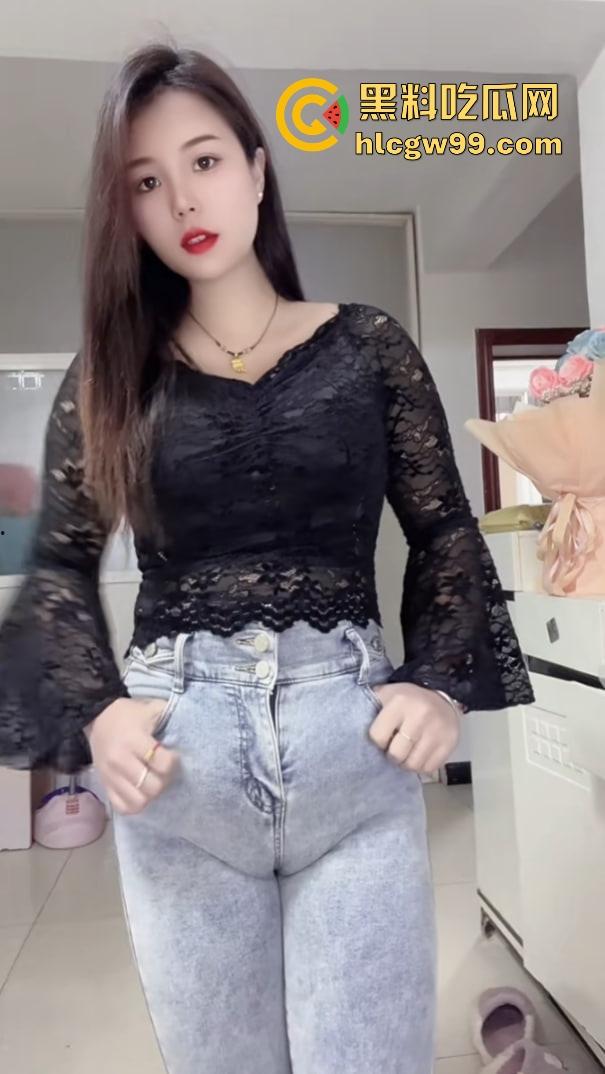 快手网红【小婊妹】明码标价200买自慰，2000线下一夜情，颜值平平还敢卖这么贵，真把自己当金逼了？-16