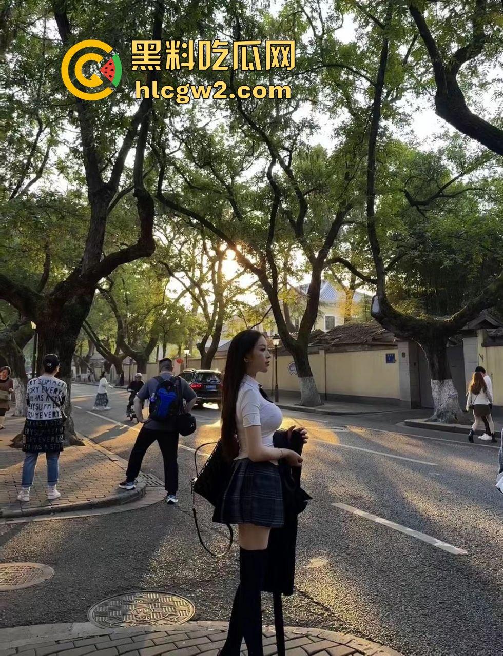 大奶美女主播【宵夜】私拍流出，颜值高得让人嫉妒！金主爆操私密视频流出，刺激到爆！-10