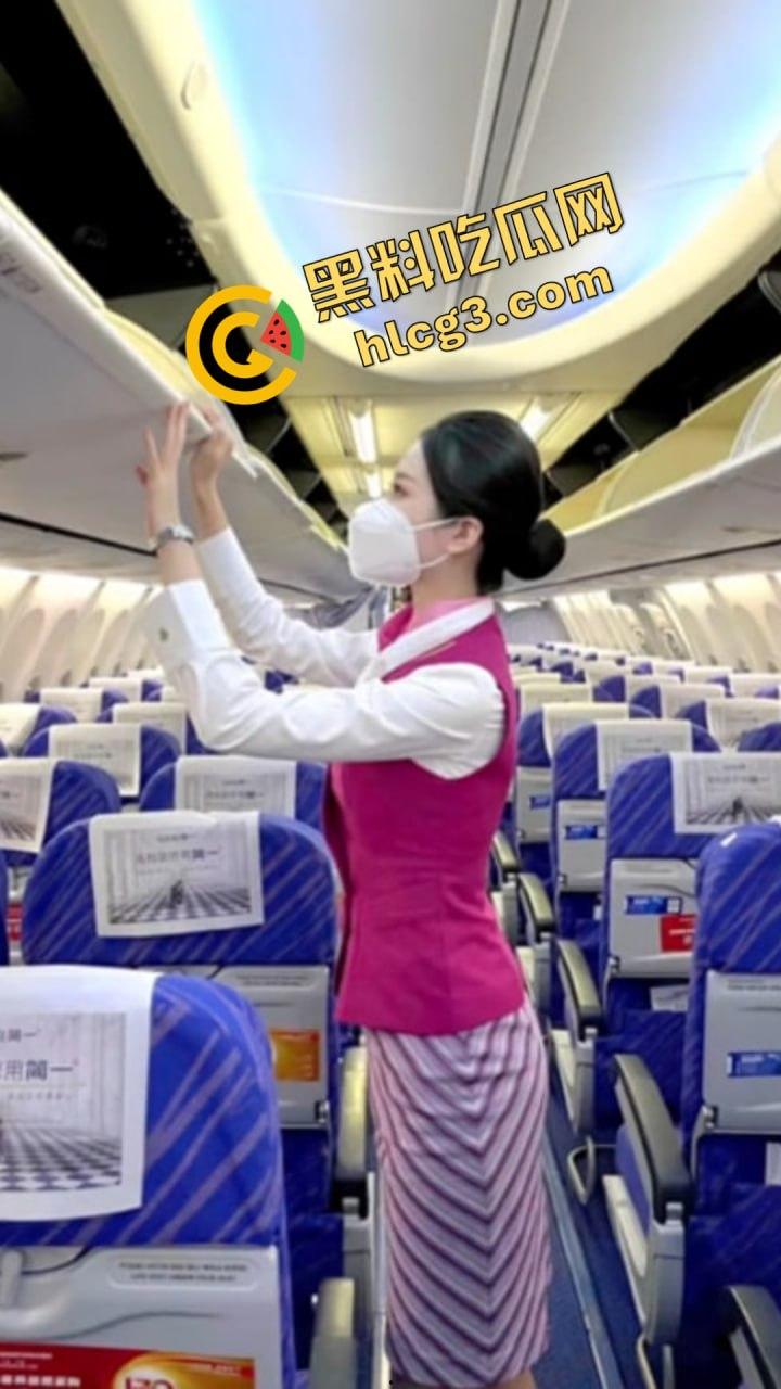 抖音爆红空姐『白天翱翔蓝天,夜晚专宠大哥』,私密视频,线下真实激情,双重身份被曝光!-2