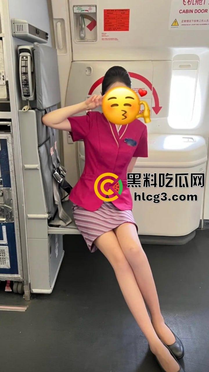 抖音爆红空姐『白天翱翔蓝天,夜晚专宠大哥』,私密视频,线下真实激情,双重身份被曝光!-3