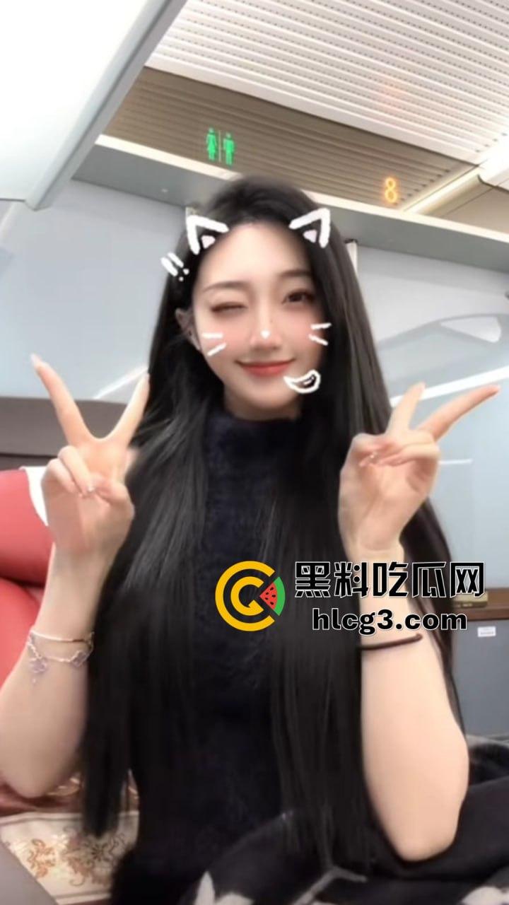 抖音爆红空姐『白天翱翔蓝天,夜晚专宠大哥』,私密视频,线下真实激情,双重身份被曝光!-5