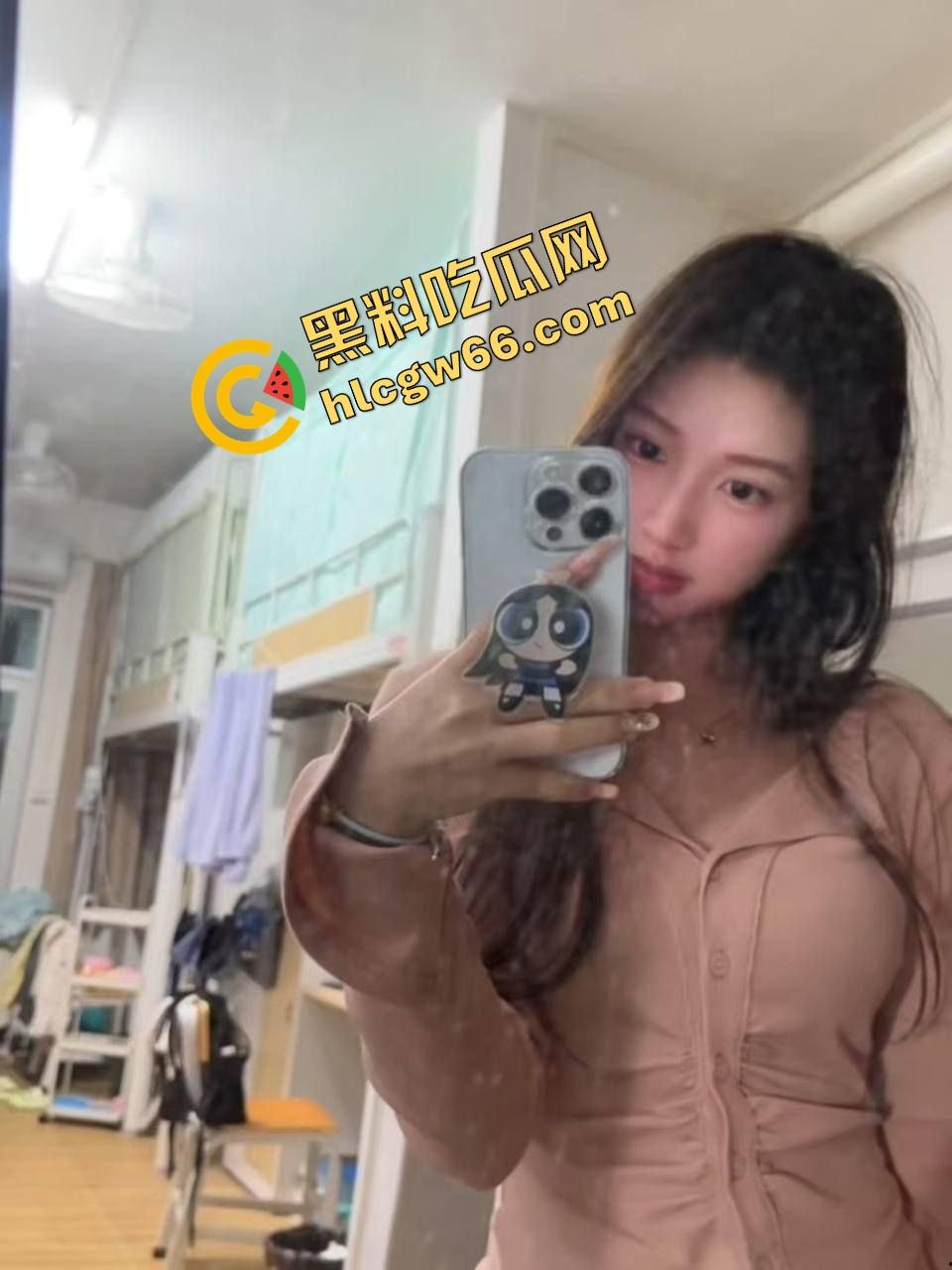 成都理工大二骚货『李娜娜』啪啪自拍流出，极品御姐身材太顶，黑丝高跟玩COS被操成狗，一晚八发全干吐！-13