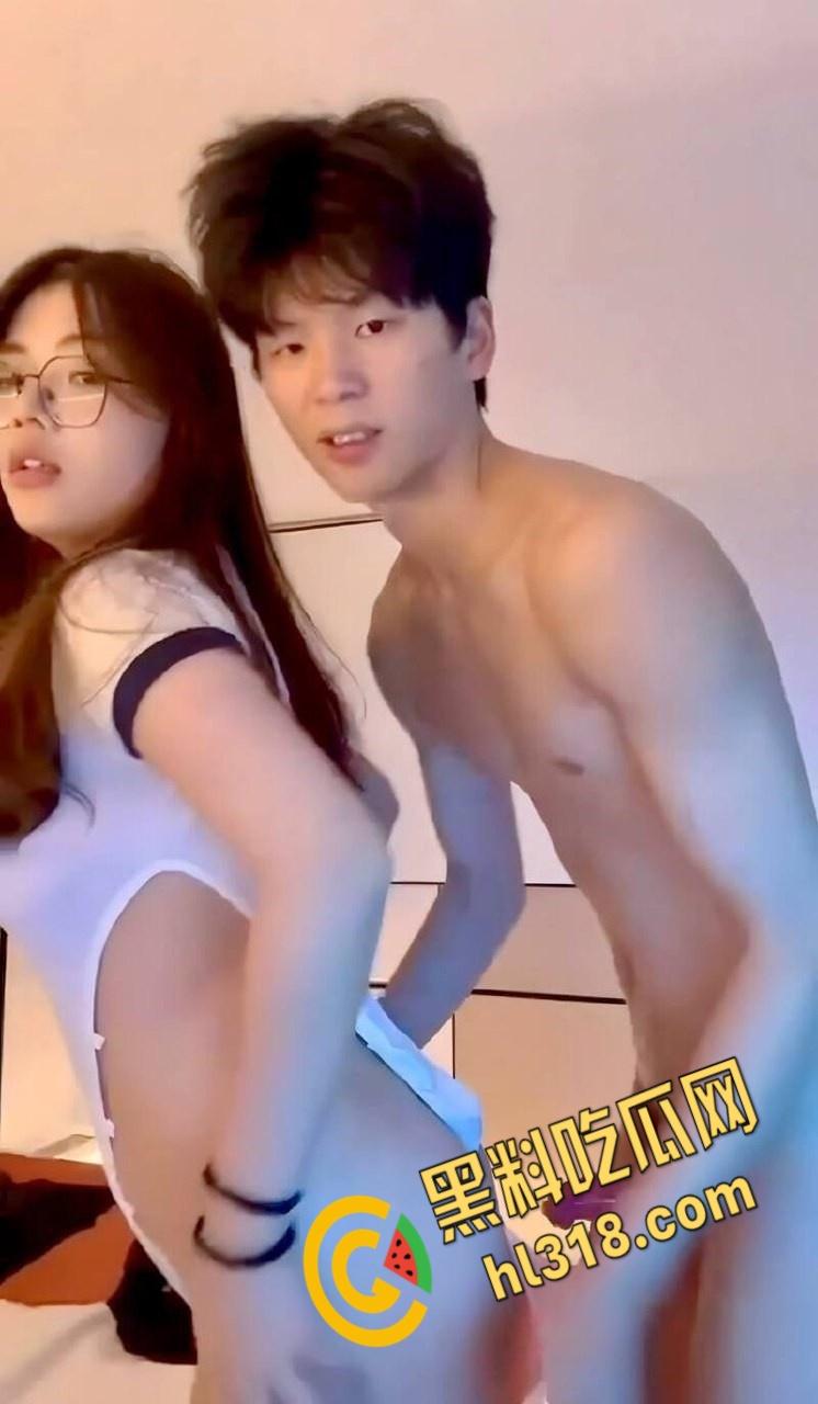 反差学姐约会懵懂体育生学弟,性感白丝调情蹭裆,按住翘臀疯狂抽插,都送上门来了得好好调教 !-3