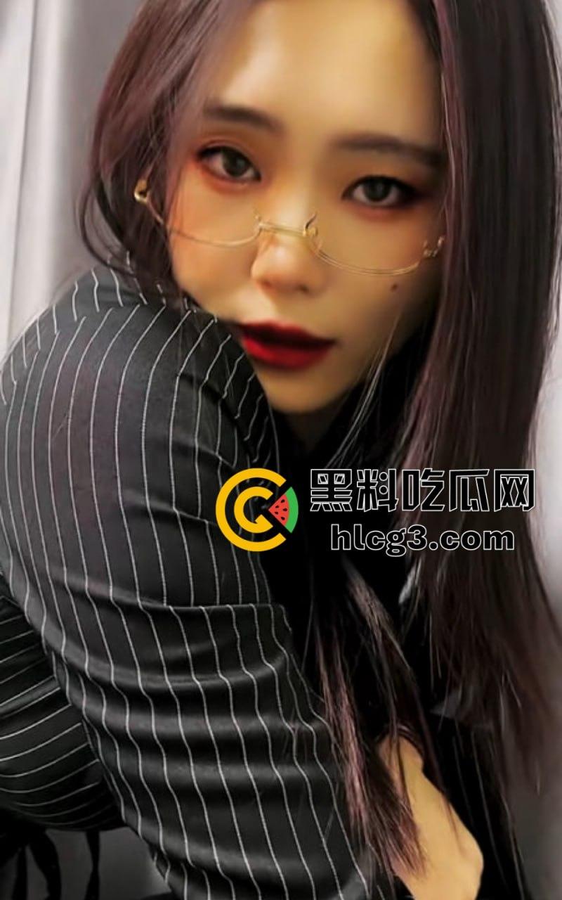 快手网红『元气学姐』全裸私拍流出,劲爆私拍暴露双重反差,脸穴同框自慰震撼爆料!-4