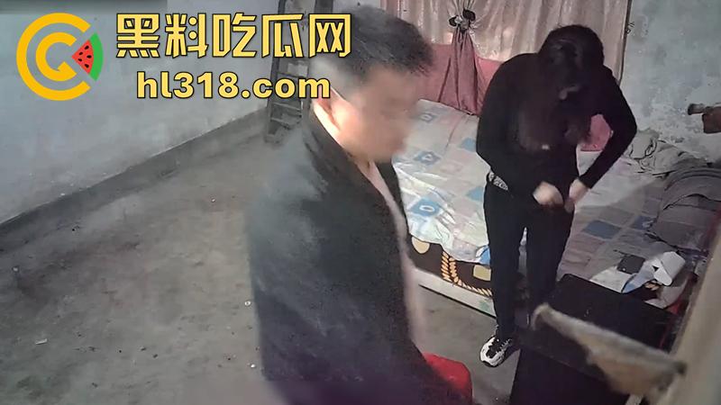 站街女遇到秒男，室内监控偷拍100元性爱体验，几十秒结束战斗，这哥们的速度纯属浪费钱啊！-1