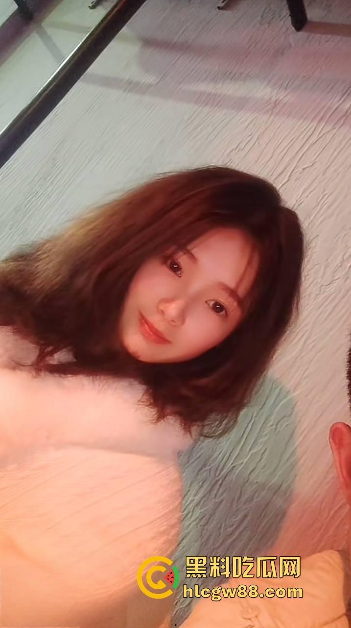 老实人又背锅了,南阳槟榔哥新婚翻车,新娘技师旧照疯传,旗袍魅影流连灯影间,憨厚丈夫苦笑扛下所有!-10